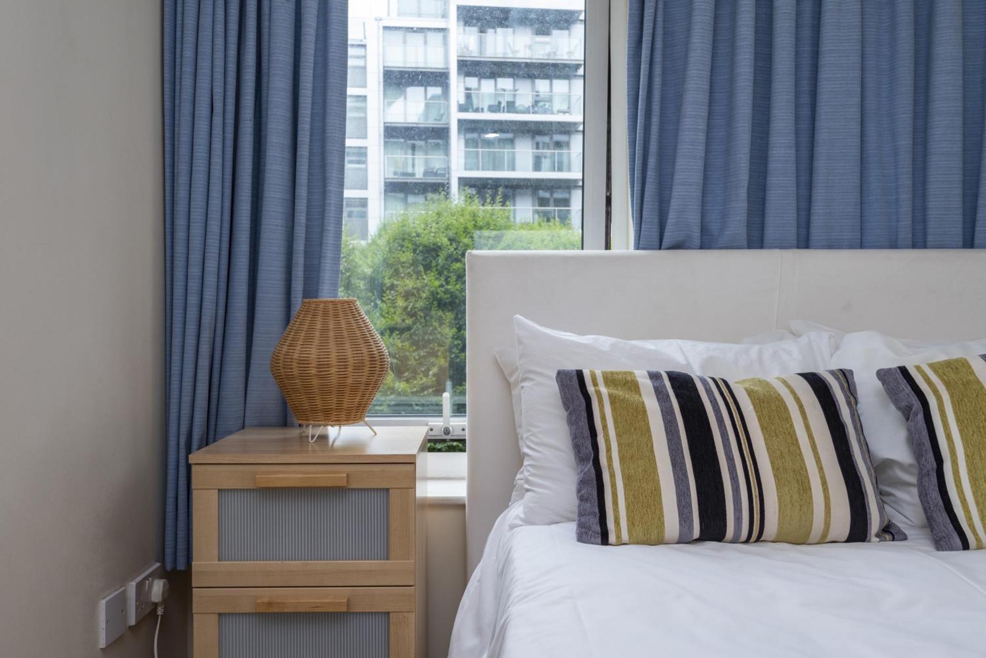 Riverside Apartment Londra Esterno foto